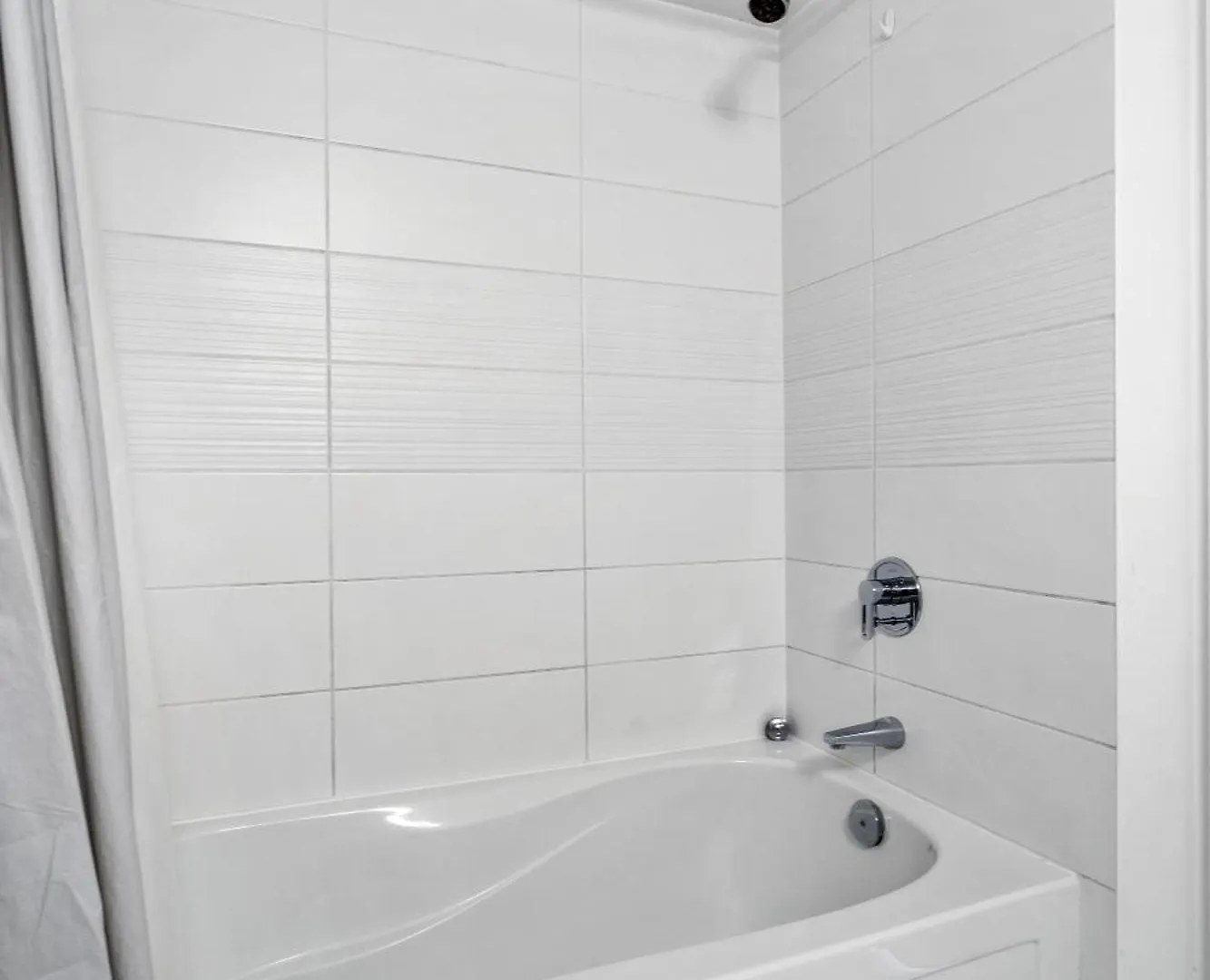 Upscale One Bedroom And Den Condo With Parking Toronto Kanada