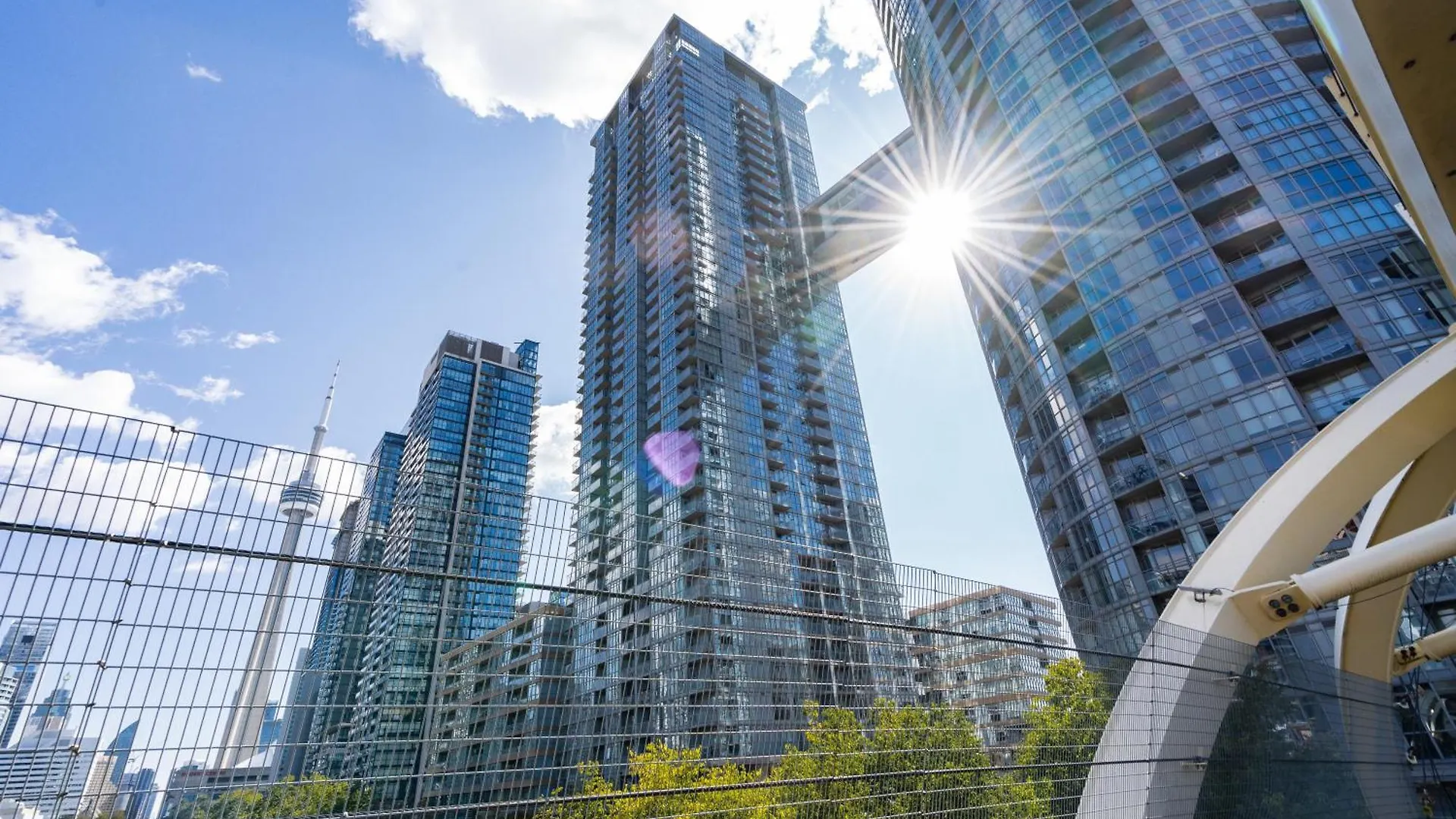 Upscale One Bedroom And Den Condo With Parking Toronto Lägenhet